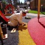 Каким должно быть устройство покрытий детских площадок: основные особенности
